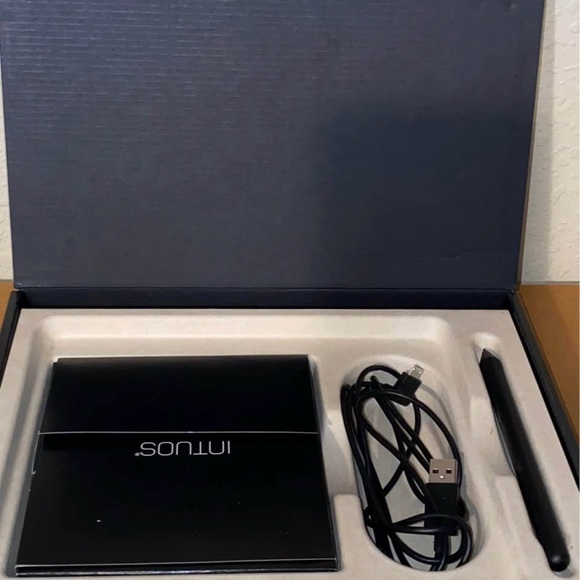 Wacom INTUOS Art digital tablet - Picture 2 of 3